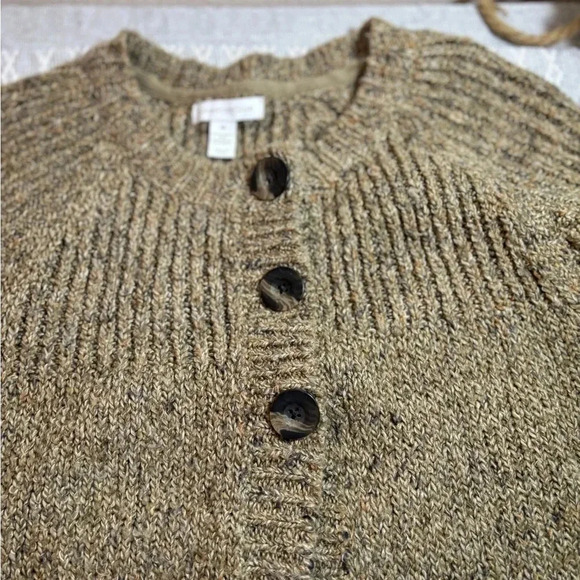 Charter Club 3 button cardigan sweater. Size M. Cap sleeves. Light browns. - Picture 5 of 7